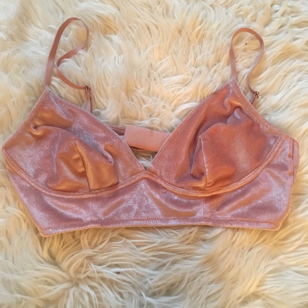 Baby pink velvet bralet☁️